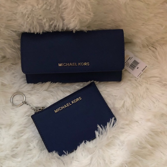 Michael Kors Handbags - Michael Kors wallet with keychain Michael Kors Handbags - Michael Kors wallet with keychain